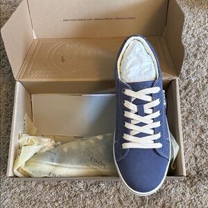 Taos Retro Star womens sneakers size 8.5 new!
